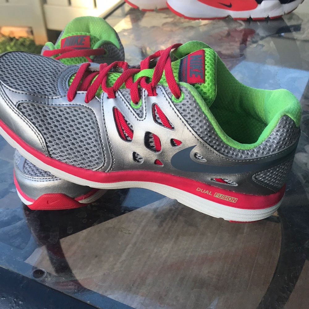 Nike Women’s Shoes Silver/Green/ Pink  Size 7